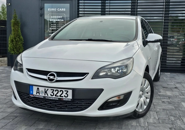 Opel Astra cena 35900 przebieg: 120000, rok produkcji 2015 z Brzozów małe 781